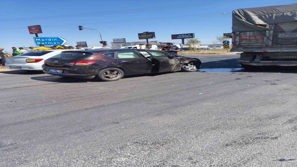 Diyarbakır&rsquo;da trafik kazası: 3 yaralı
