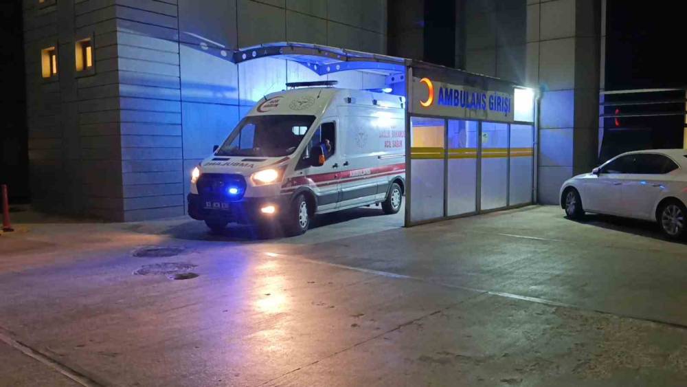 Şanlıurfa&rsquo;da filmleri aratmayan gasp: Jandarma kılığında uygulama yaparak 12 kilogram altın ile 2 milyon TL &ccedil;aldılar
