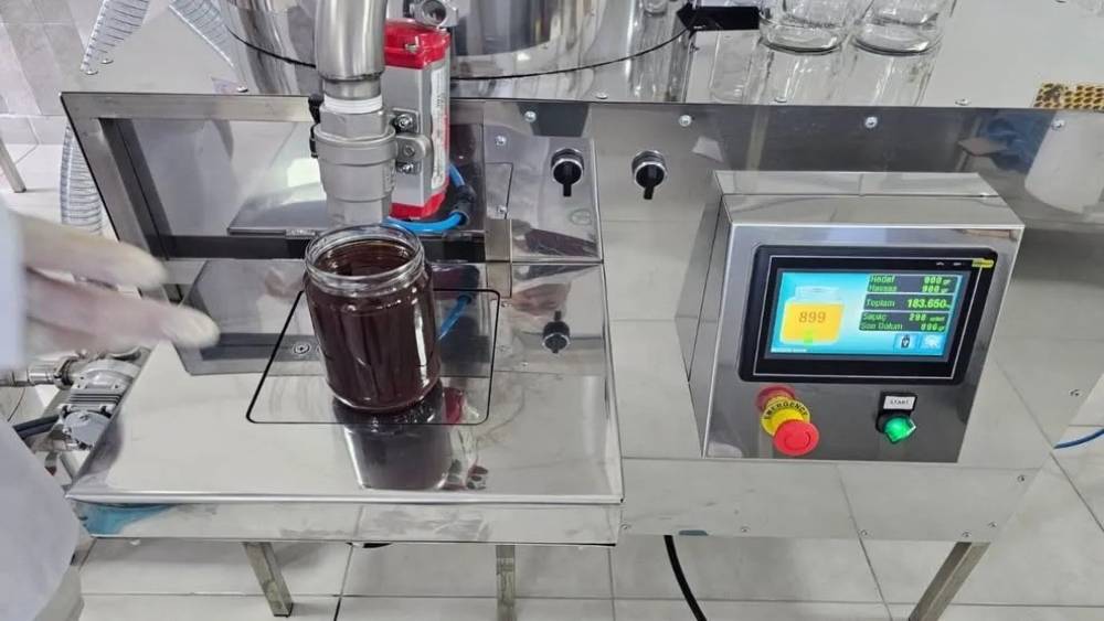 Sinop&rsquo;ta bal &uuml;reticilerine modern tesis desteği
