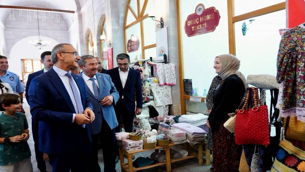 Başkan Bozkurt, Tarihi Bedesten&rsquo;de kadın girişimciler ve esnafla buluştu
