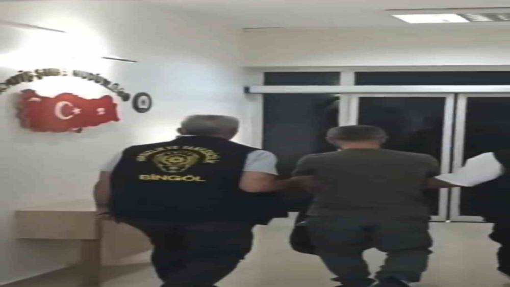 Bing&ouml;l&rsquo;de &ccedil;alınan 234 paket sigarayla yakalanan ş&uuml;pheli tutuklandı
