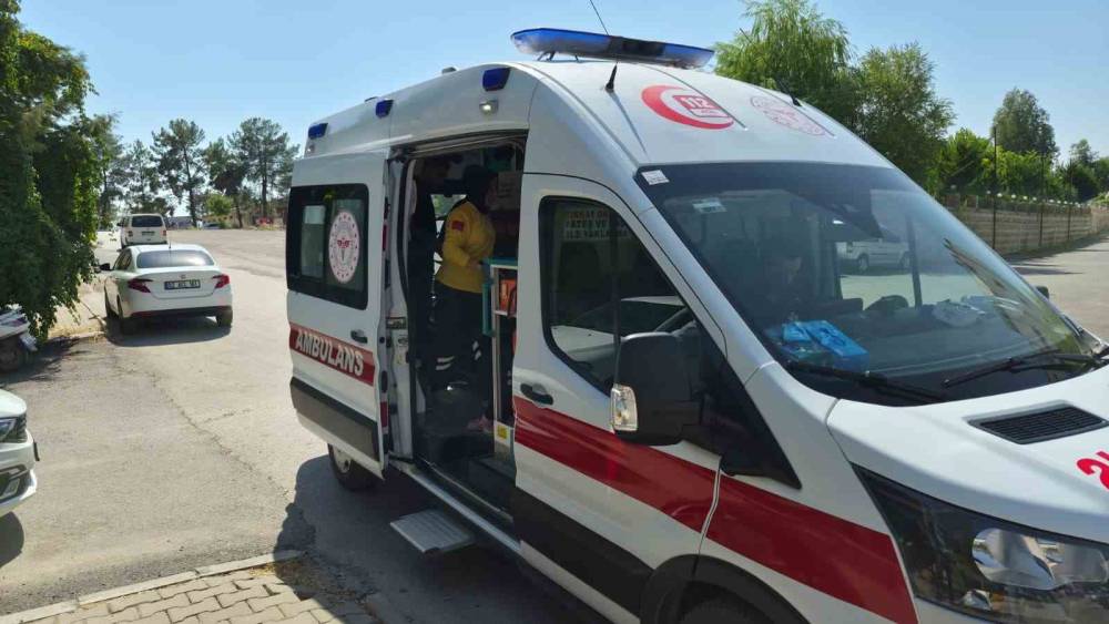 Otomobille motosiklet &ccedil;arpıştı: 1 yaralı

