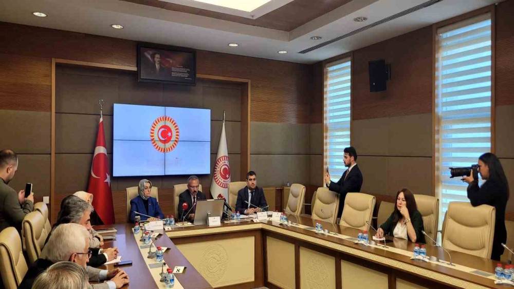 &Ouml;ğrencilerden "Okullarda akıllı telefon yasaklasın" talebi
