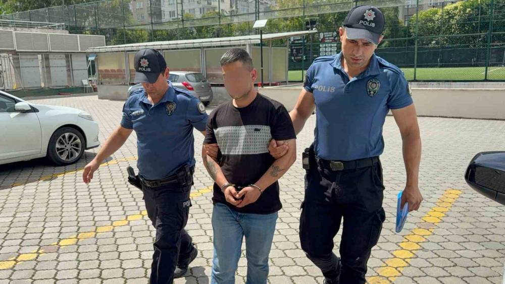 Silahından &ccedil;ıkan kurşun hastaneye isabet etti: Ş&uuml;pheli tutuklandı
