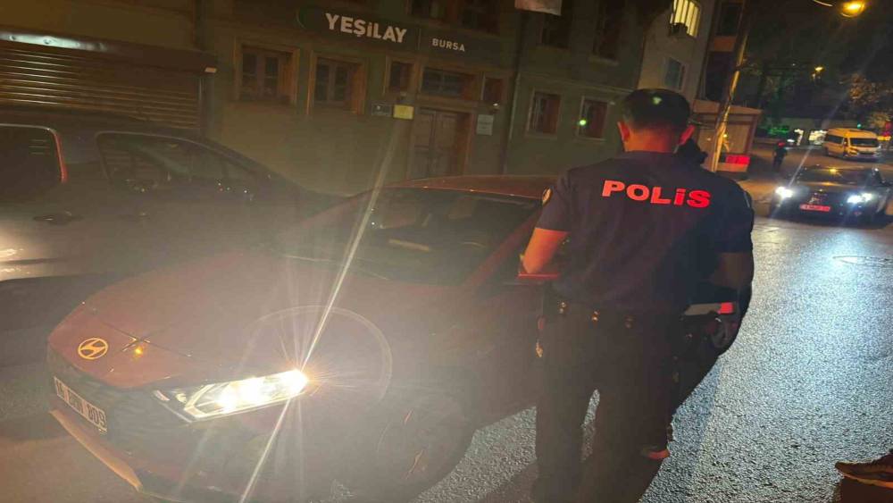 Bursa&rsquo;da &rsquo;Huzur&rsquo; denetimlinde 3 aranan şahıs yakalandı
