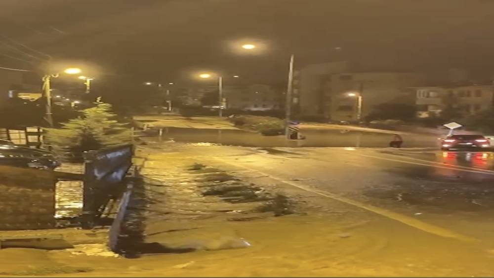 Kuvvetli sağanak il&ccedil;ede su baskınlarına sebep oldu
