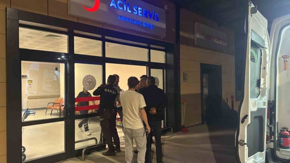 Ankara&rsquo;da yolun karşısına ge&ccedil;erken otomobilin &ccedil;arptığı yaya yaralandı
