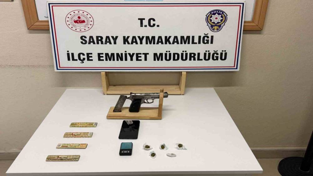 Tekirdağ&rsquo;da uyuşturucu operasyonu: Evinden silah ve uyuşturucu &ccedil;ıkan ş&uuml;pheli tutuklandı
