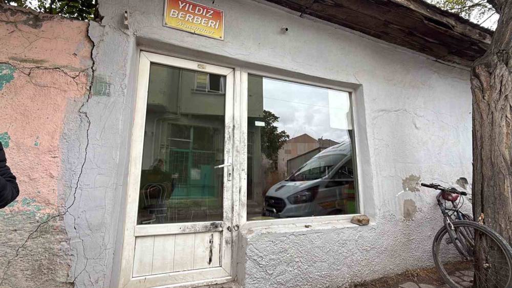 Eskişehir&rsquo;de berber d&uuml;kkanını kundaklama girişimi
