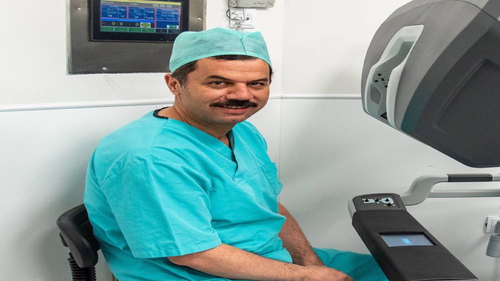 Sel&ccedil;uk Tıp&rsquo;ta robotik cerrahi ameliyatlarından fark &uuml;cret alınmıyor
