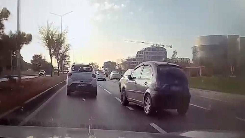 &Ccedil;evre yolunda tehlikeli manevra kamerada
