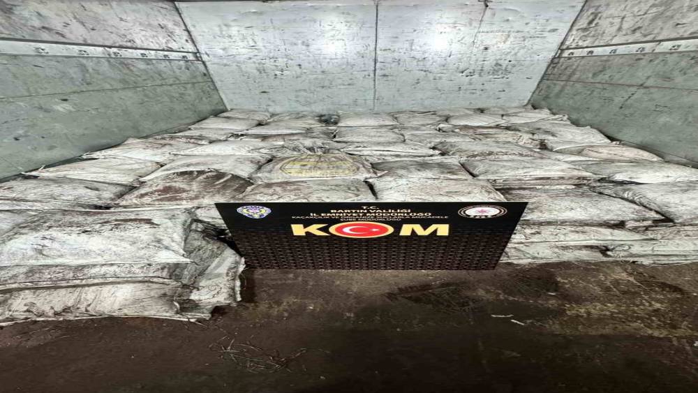 Bartın&rsquo;da 8 ton titanyum ele ge&ccedil;irildi
