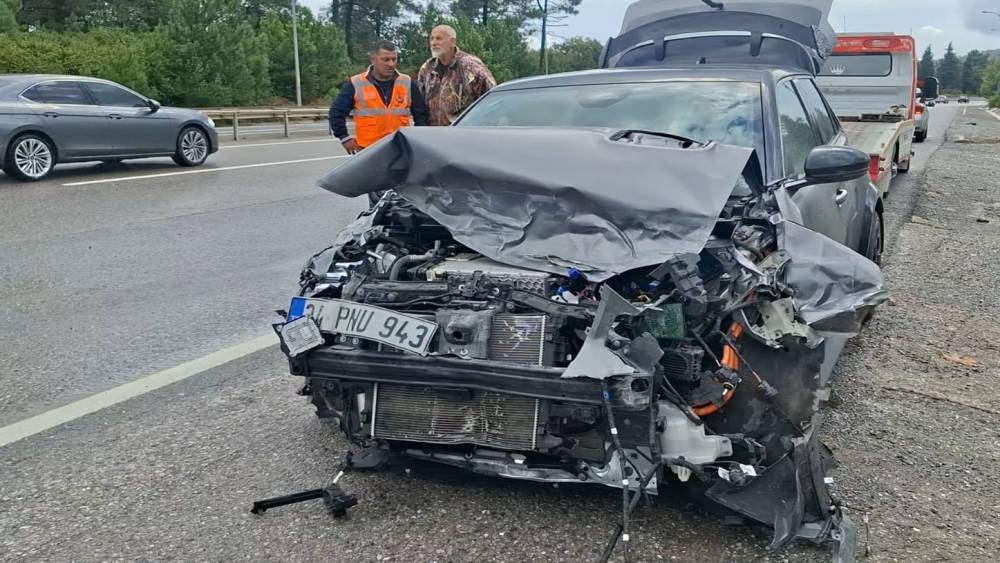 &Ccedil;ekmek&ouml;y&rsquo;de kaza: Şile Yolu&rsquo;nda trafik kısa s&uuml;reliğine durdu
