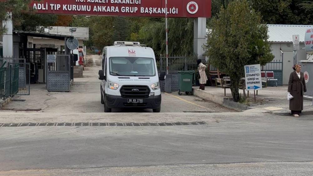 Ankara&rsquo;da motosiklet 2 otomobille &ccedil;arpıştı: 1 &ouml;l&uuml;, 1&rsquo;i &ccedil;ocuk 2 yaralı
