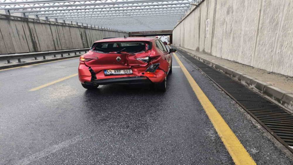 Yağış kazaları da beraberinde getirdi

