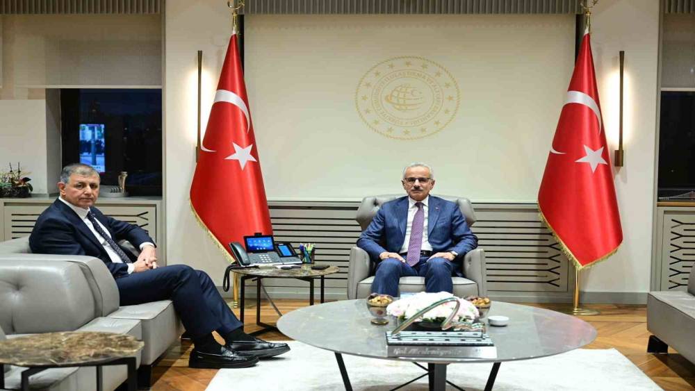 Bakan Uraloğlu, İzmir B&uuml;y&uuml;kşehir Belediye Başkanı Tugay&rsquo;ı kabul etti
