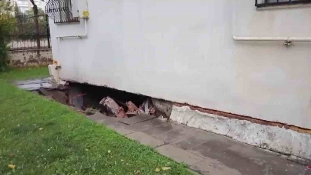 Diyarbakır&rsquo;da sağanak nedeni ile bir mahalle sular altında kaldı
