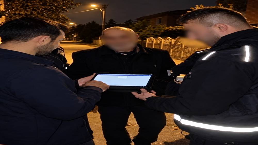 14 yıllık firarinin izini emekli maaşı ele verdi
