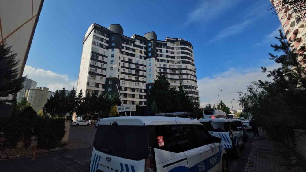 Kavga eden &ccedil;ift birbirini bı&ccedil;akladı
