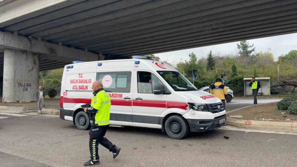 Samsun&rsquo;da ambulans ile yolcu minib&uuml;s&uuml; &ccedil;arpıştı
