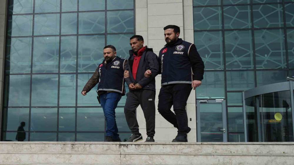 Babasını ekmek bı&ccedil;ağıyla &ouml;ld&uuml;ren cinayet zanlısı tutuklandı
