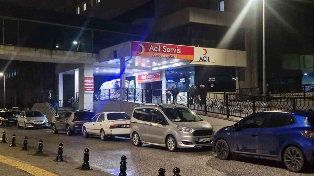 T&uuml;fek kazara ateş aldı, 15 yaşındaki &ccedil;ocuk ağır yaralandı
