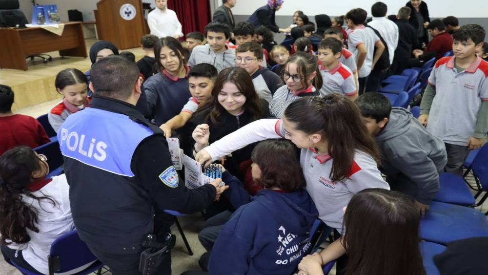 Kastamonu&rsquo;da polis ekipleri 1 bin 140 &ouml;ğrenciye eğitim verdi
