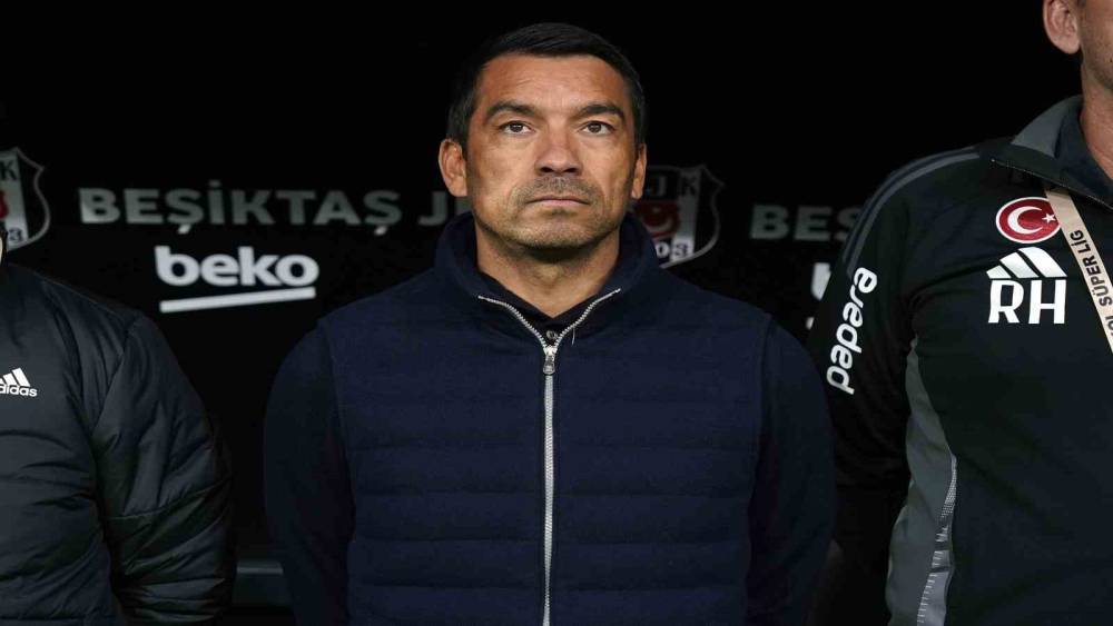 Beşiktaş, Hollandalı Teknik Direktör Giovanni van Bronckhorst ile yollarını ayırdığını açıkladı.
