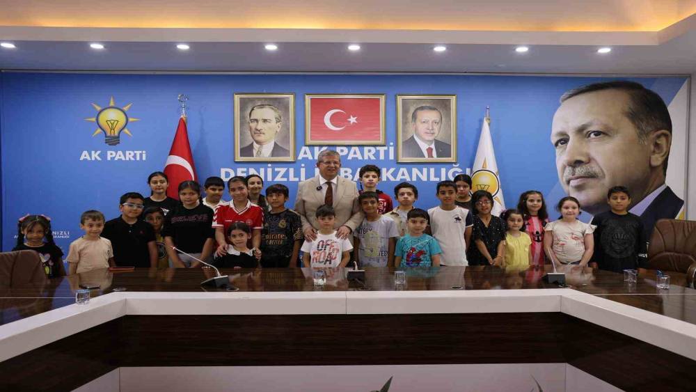 &Ccedil;ocuklar bayram coşkusunu AK Parti Denizli İl Başkanlığında yaşadı
