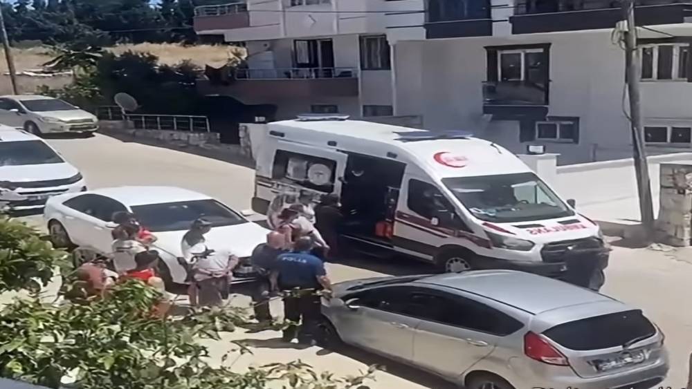 Didim&rsquo;de damat, &uuml;&ccedil; kişiyi bı&ccedil;aklayıp ka&ccedil;tı

