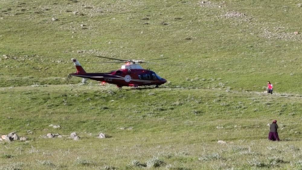 Kaza ge&ccedil;iren motosiklet s&uuml;r&uuml;c&uuml;s&uuml;ne hava ambulansı
