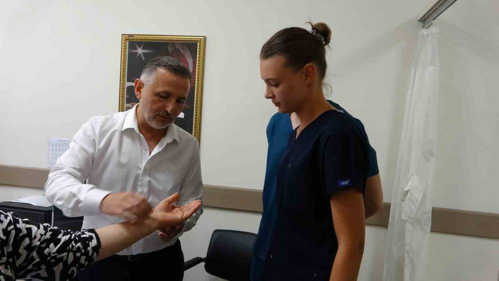 Ortopedi uzmanından fındık &uuml;reticilerine hasat &ouml;ncesi uyarı: "Fiziksel hazırlık yapmadan bah&ccedil;eye girmeyin"
