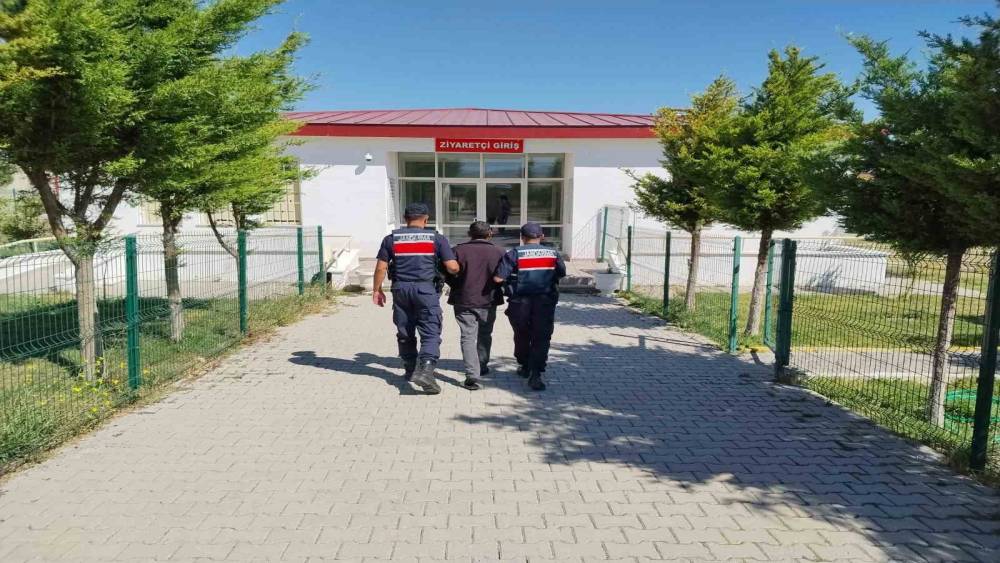 Yozgat&rsquo;ta kesinleşmiş 8 yıl hapis cezası bulunan firari h&uuml;k&uuml;ml&uuml; yakalandı
