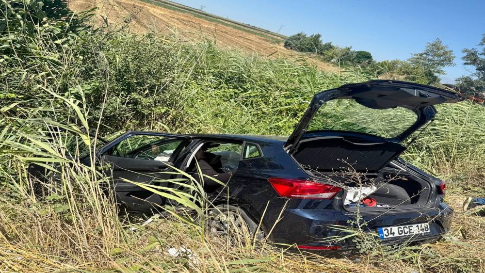 Karacabey&rsquo;de otomobil sulama kanalına devrildi: 6 yaralı
