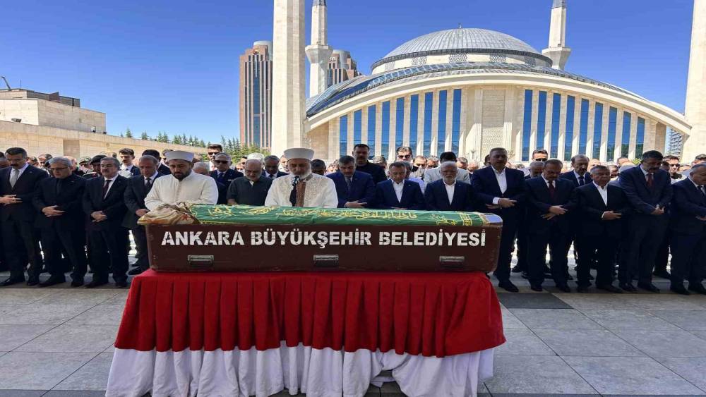 Milli Savunma Bakan Yardımcısı Alpaslan Kavaklıoğlu&rsquo;nun vefat eden eşi  ebediyete uğurlandı
