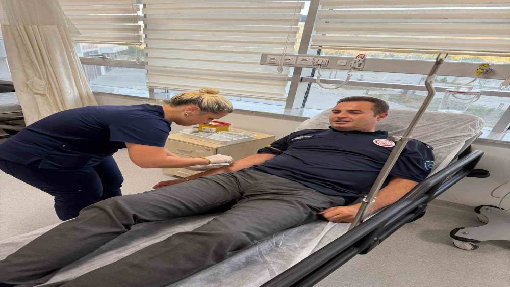 Balıkesir B&uuml;y&uuml;kşehir Belediye Başkanı Akın, yangını anlatırken hafif şekilde yaralandı
