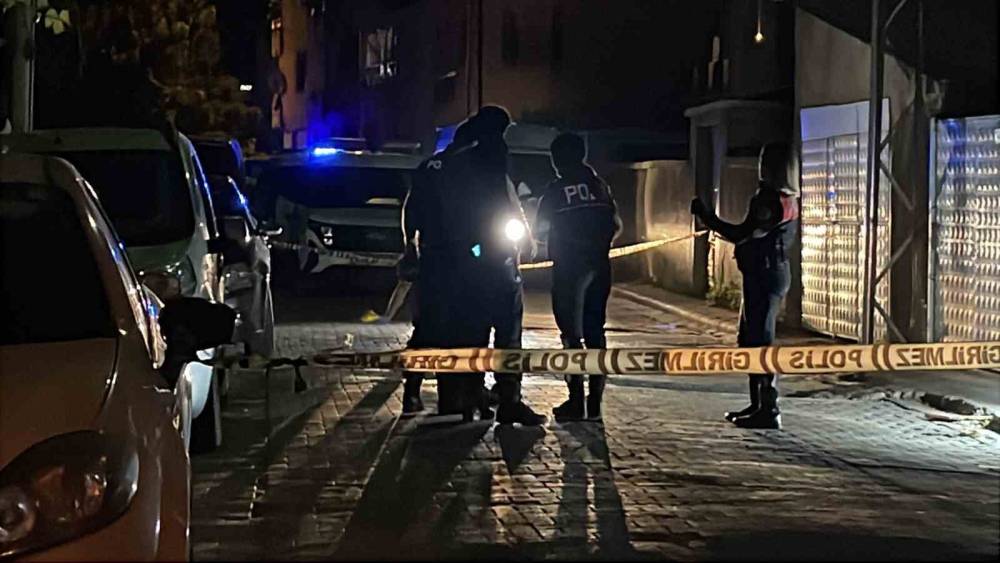 Sokaktaki tartışma kanlı bitti: 1 yaralı

