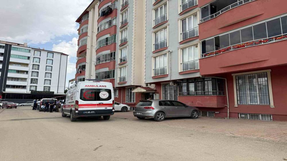 Eski eşini vurarak &ouml;ld&uuml;rd&uuml;, aynı silahla hayatına son verdi
