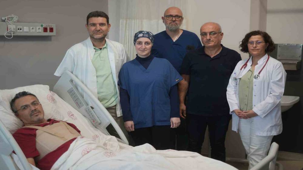 ALS hastasına &ccedil;ift kalp kapağı ameliyatı: D&uuml;nya literat&uuml;r&uuml;nde benzeri yok
