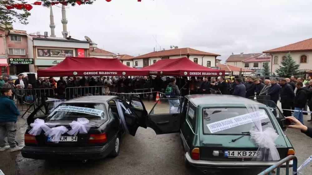 Bolu&rsquo;da cami i&ccedil;in bağışlanan iki otomobil m&uuml;zayedede 410 bin liraya satıldı
