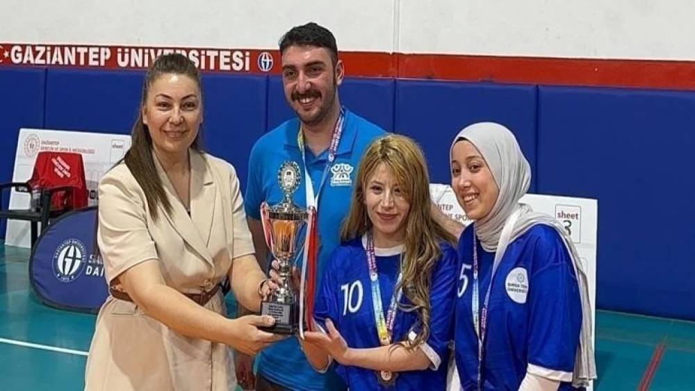 &Uuml;niversiteyi yasa boğan &ouml;l&uuml;m
