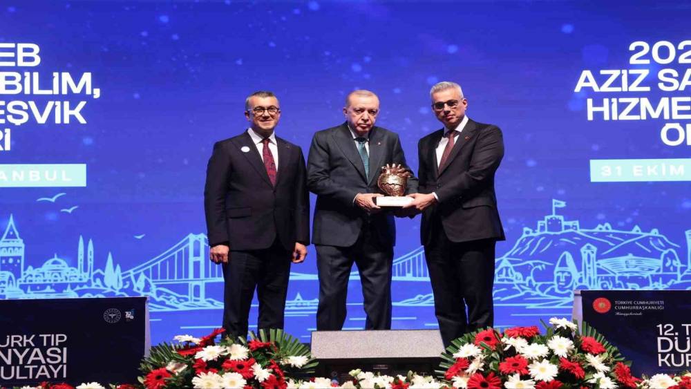 Bakan Memişoğlu: "T&uuml;rkiye&rsquo;yi sağlık teknolojilerinde &ouml;nc&uuml; &uuml;lkelerden biri haline getirmek i&ccedil;in &ccedil;alışmaya devam edeceğiz"
