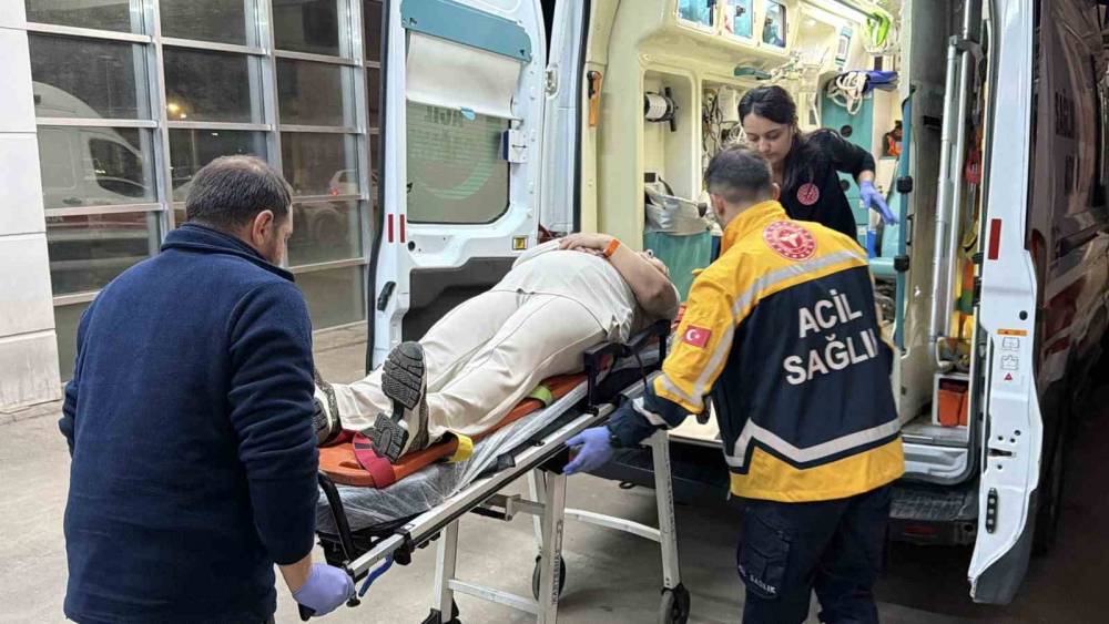 Yardıma koşarken aracın &ccedil;arptığı kadın yaralandı
