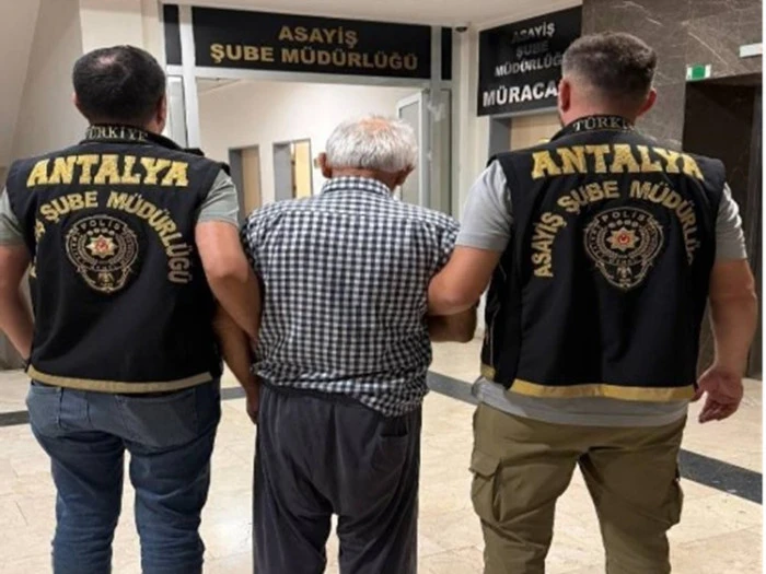 Antalya&rsquo;da 157 yıl kesinleşmiş hapis cezası bulunan h&uuml;k&uuml;ml&uuml; yakalandı