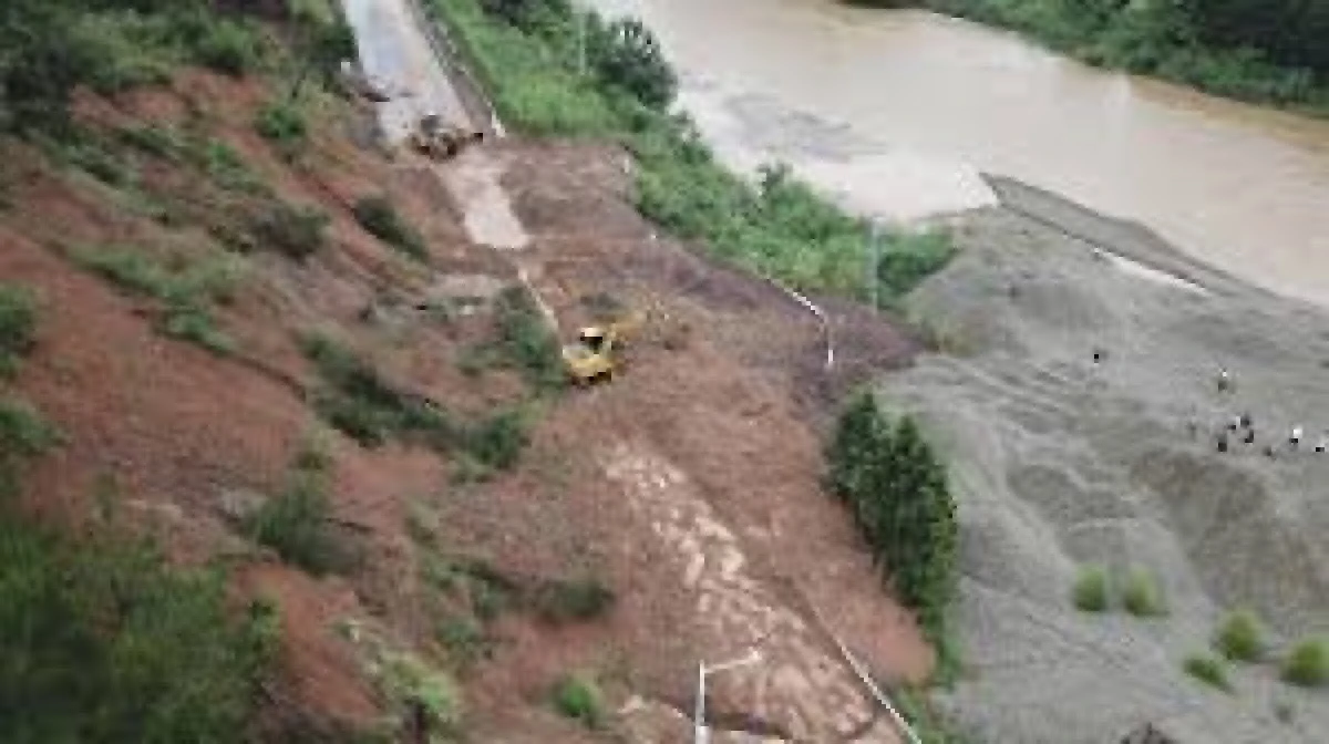 &Ccedil;in&rsquo;de toprak kaymasında  &ouml;lenlerin sayısı 4'e y&uuml;kseldi, 17 kişi kayıp   