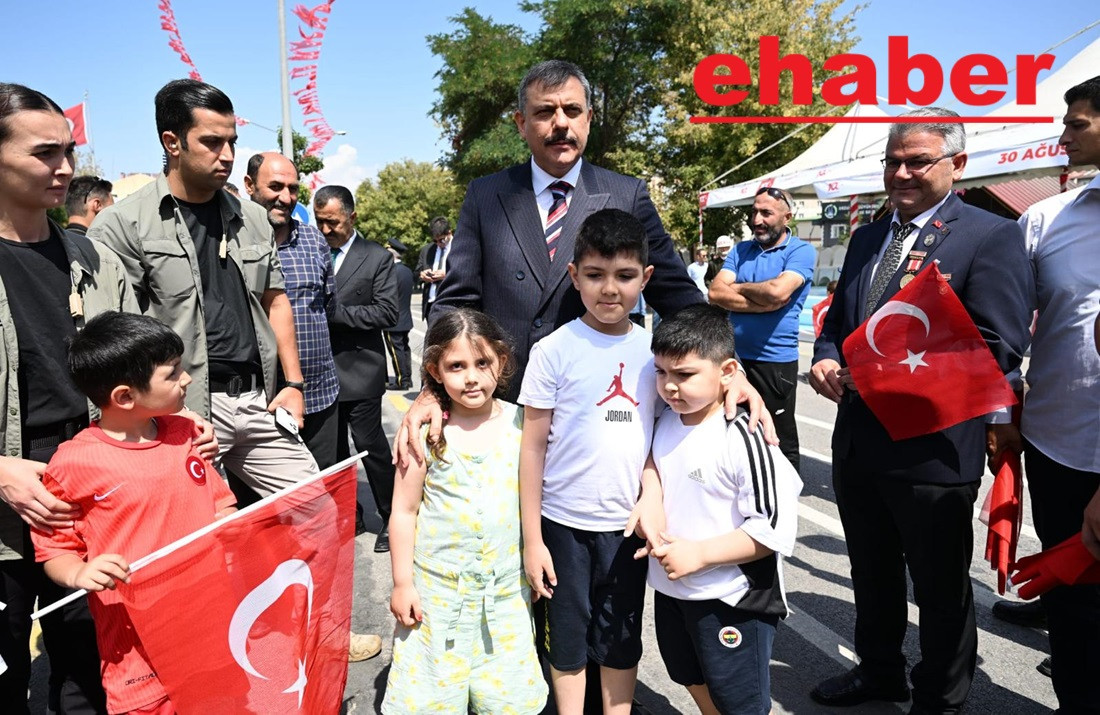 Erzurum'da 30 Ağustos Zafer Bayramı Törenlerle Kutlandı.