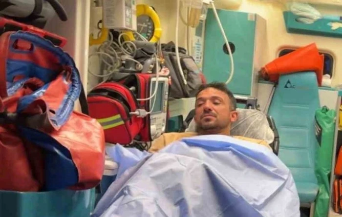 Maskeli şahıs tarafından bı&ccedil;aklanan adam ağır yaralandı