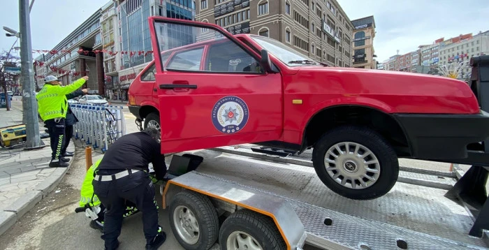 Erzurum İl Emniyet M&uuml;d&uuml;r&uuml; Karaburun: Uygulamalı Deneyimle Halka Trafik G&uuml;venliğini Yaşattı