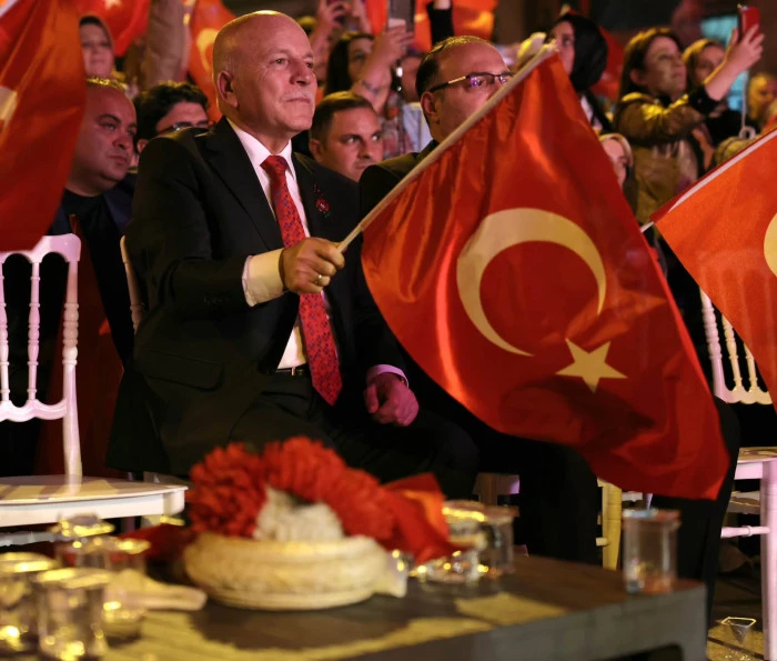 Erzurum&rsquo;da 15 Temmuz Demokrasi ve Mill&icirc; Birlik G&uuml;n&uuml; dolayısıyla Cumhuriyet Caddesi&rsquo;nde d&uuml;zenlenen n&ouml;bet programında dadaşlar yine meydanları doldurdu
