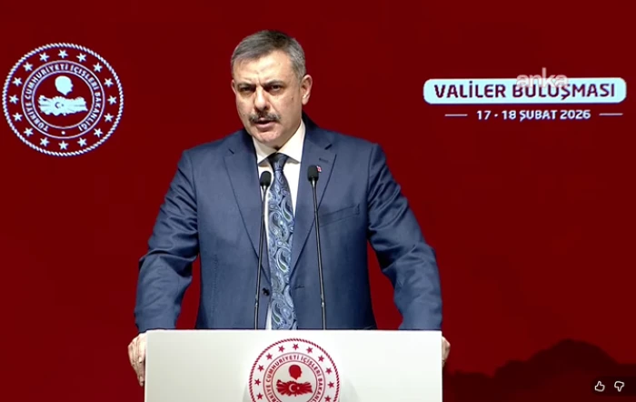 “Valiler Buluşması’nda konuşan İçişleri Bakanı Çiftçi, milli irade, kamu düzeni ve kardeşlik vurgusu yaptı.”